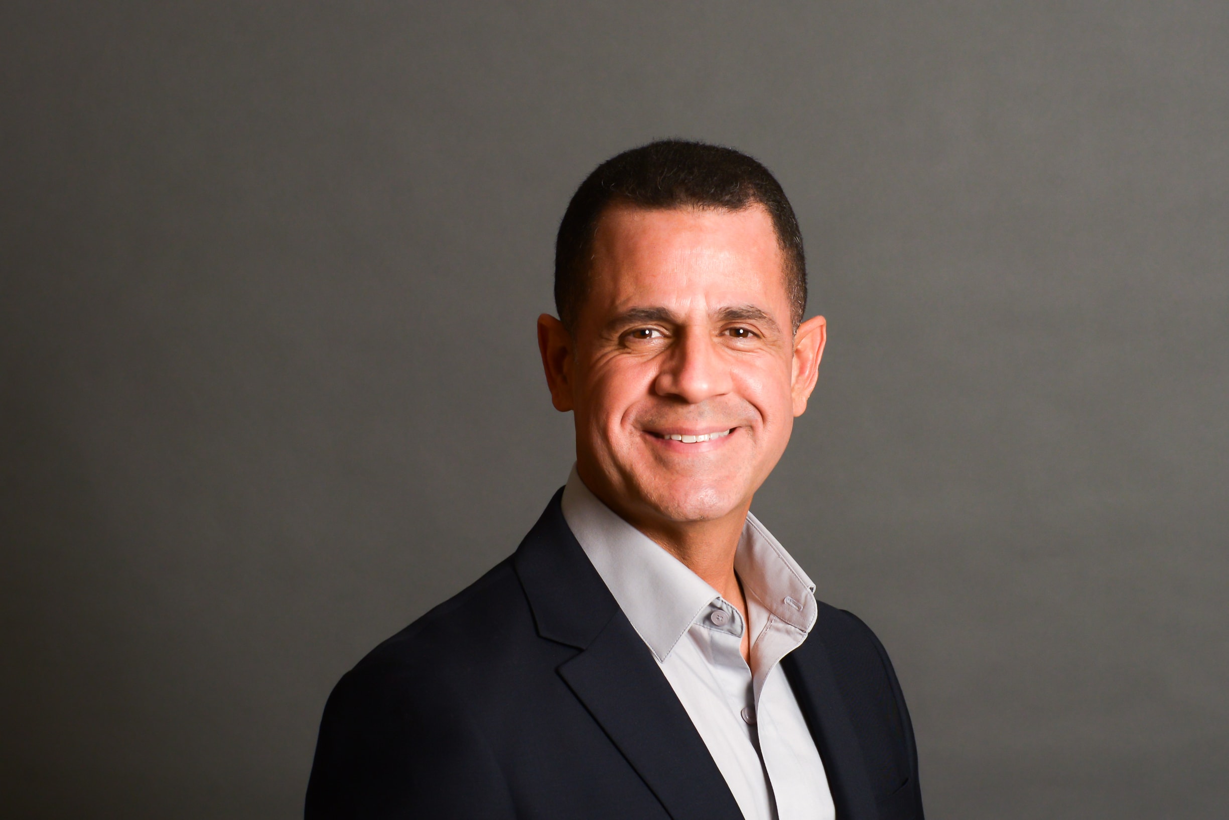 George Hinestrosa — marketing, consultoría e IA liderados por un veterano