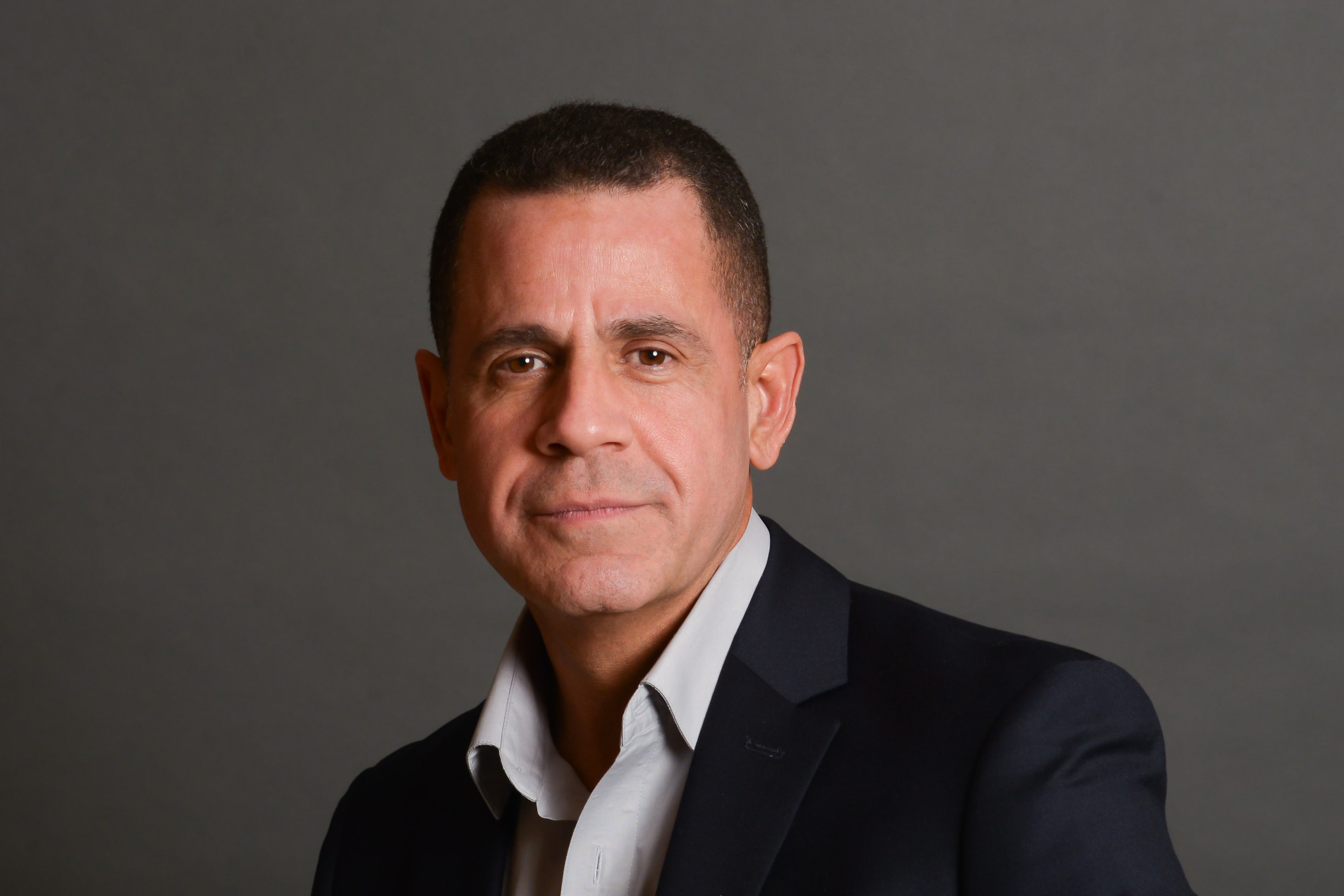 George Hinestrosa — marketing, consultoría e IA liderados por un veterano